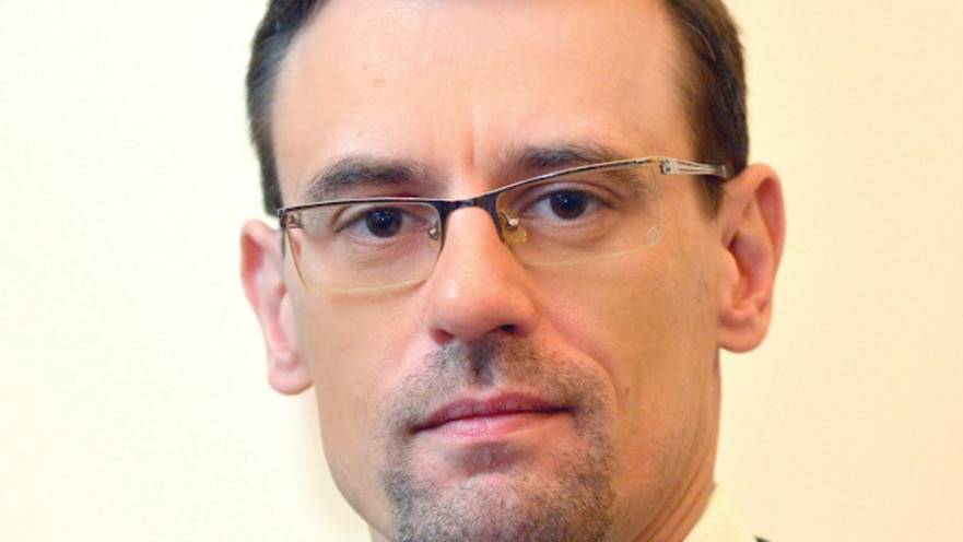 סרגי וסצ'ונוק, אנליסט בכיר בבית ההשקעות אופנהיימר