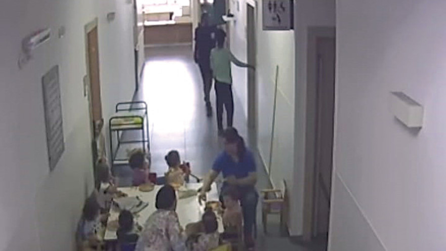 המעון באם המושבות, רגע לפני התקיפה.  "יכול היה להסתיים בצורה חמורה יותר"