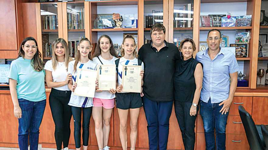 גרינברג והאלופות הצעירות. “גאווה גדולה לעיר ולישראל” 