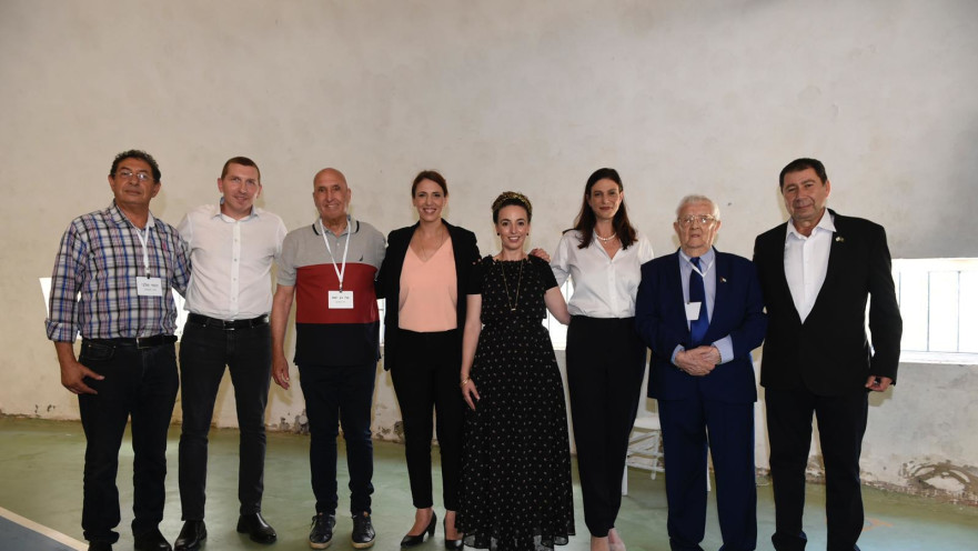 הח"כים עם בכירי יד לבנים