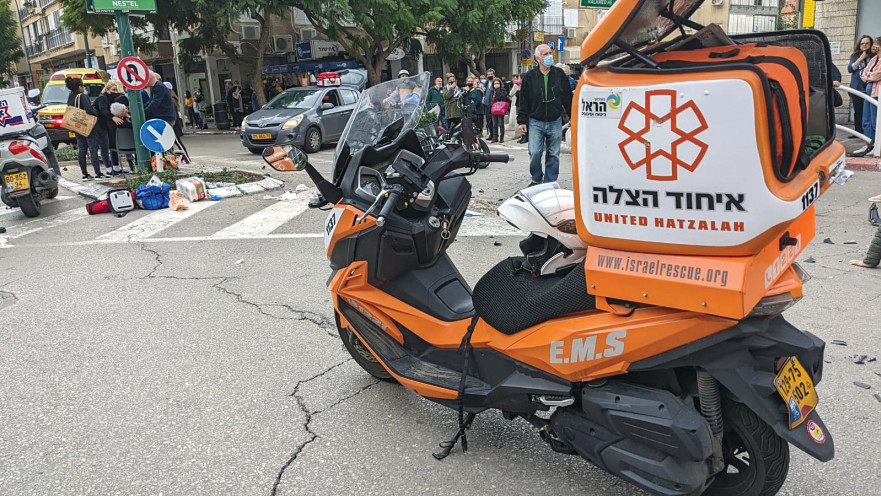 זירת תאונה בגבעתיים. “חייבים לרכז מאמץ להגברת הבטיחות”