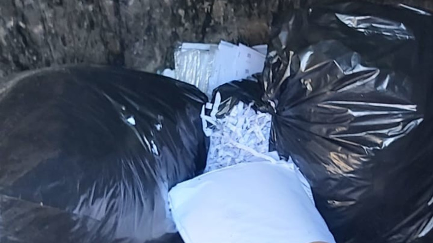 חבילות דואר ומכתבים בפח בפתח תקווה