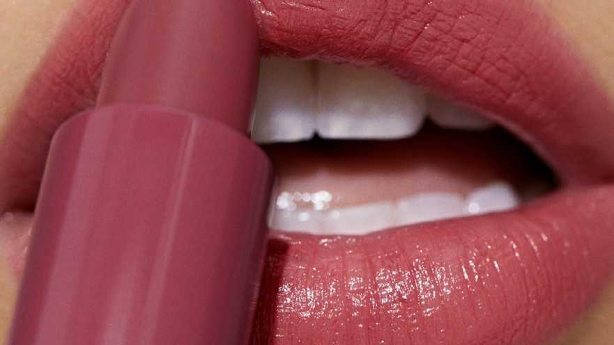 יום הליפסטיק הבינלאומי קבוצת החברות אסתי לאודר