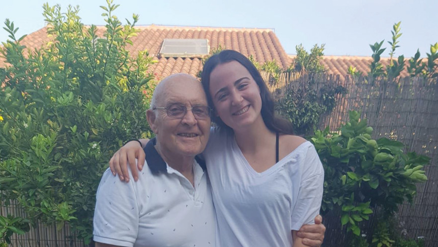 הסבא והנכדה