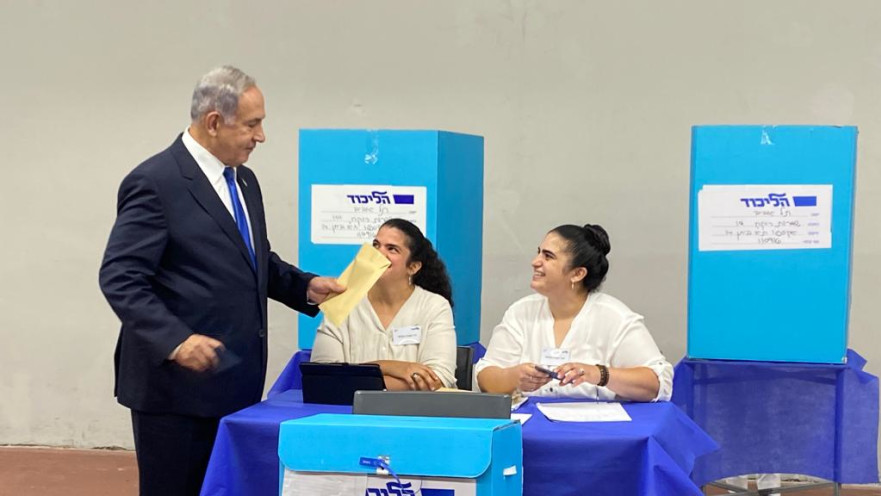 בנימין נתניהו מצביע בפריימריז לליכוד