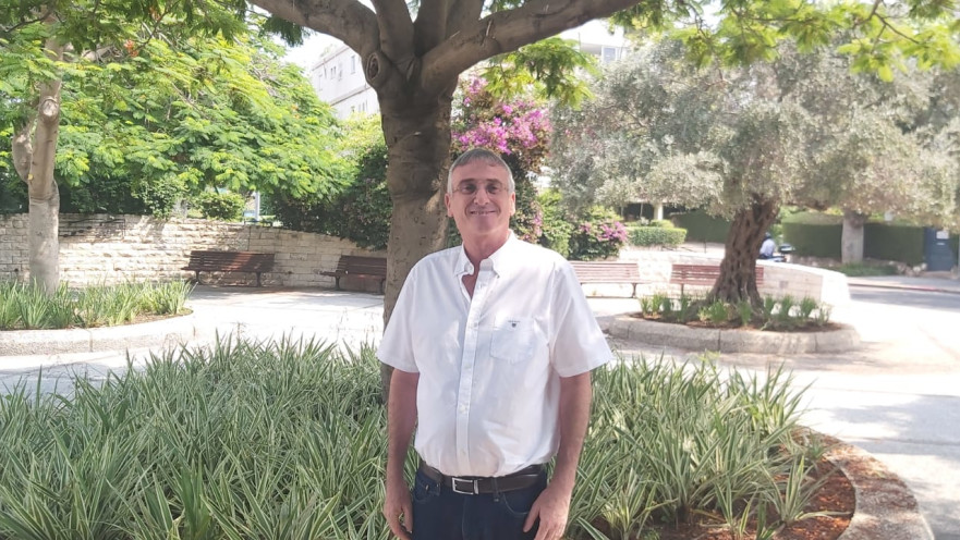 הולצמן. "מתקשרים אליי ומבקשים טיפים"