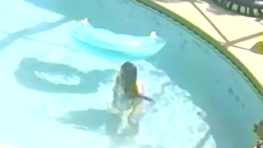 קשה לצפייה: הטביעה את חיית המחמד