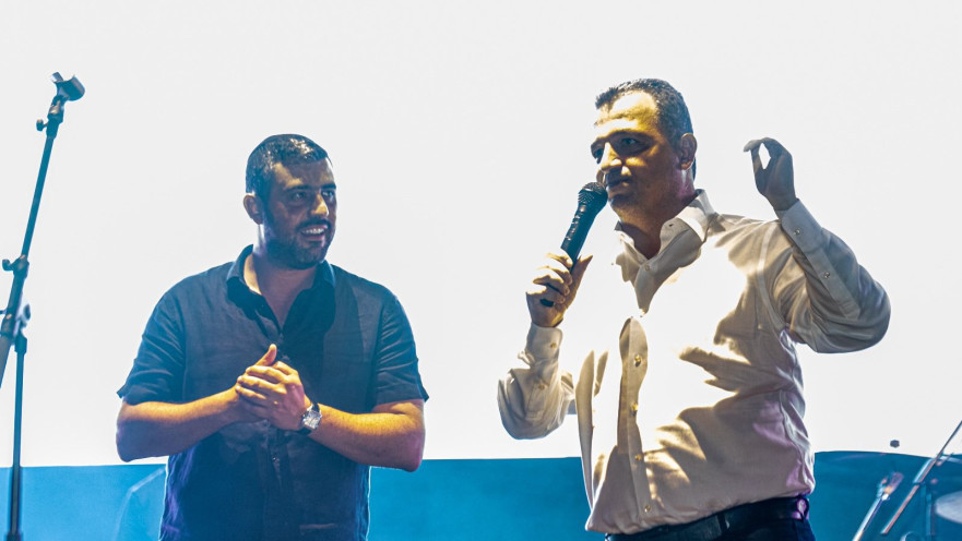 שאמה הכהן וריבו על הבמה. מחווה מרגשת לעמית בן יגאל ז״ל