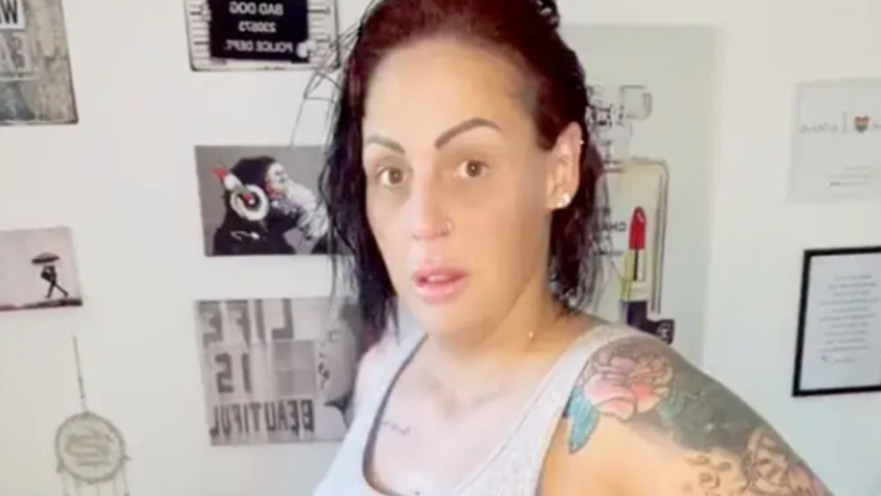 "נראית בחודש השמיני להריונה"