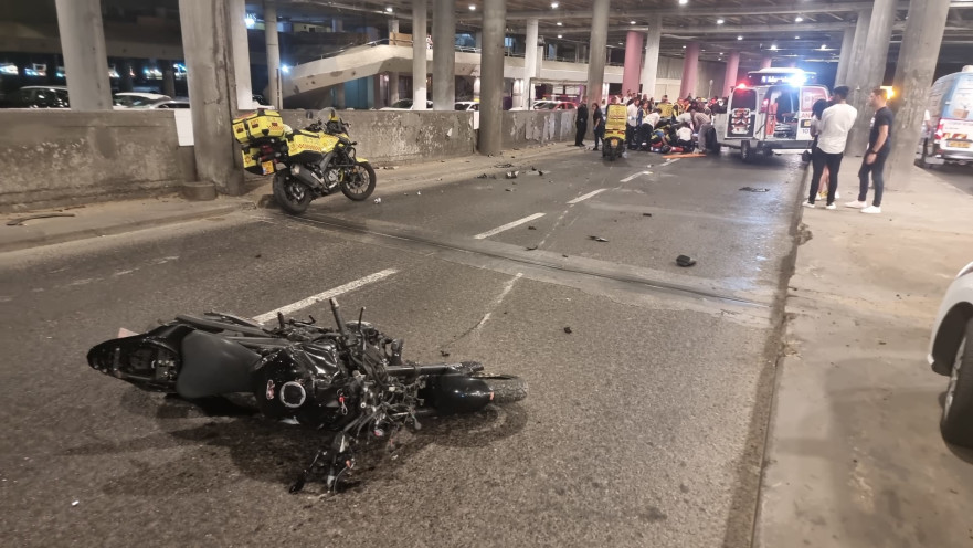 זירת התאונה בכיכר אתרים בתל אביב