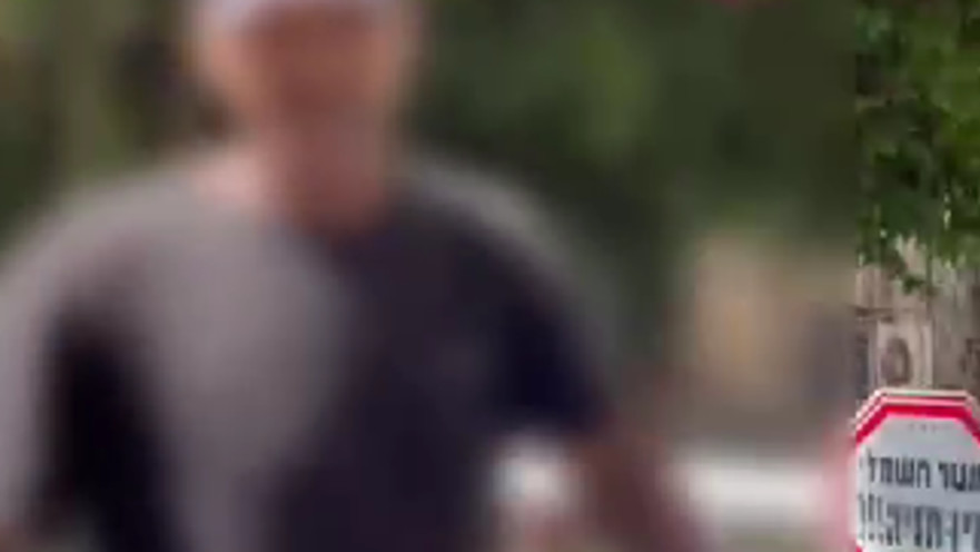 הותקפה לאור יום והספיקה לתעד את התוקף