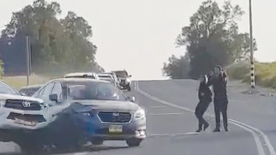 נהג ברכב גנוב פרץ מחסום משטרתי ופצע שוטרת