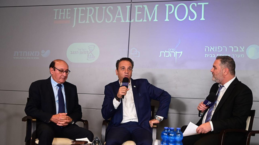 משמאל: יוסי אלקובי נשיא התאחדות המלאכה והתעשייה בישראל, ועו"ד רועי כהן, נשיא להב