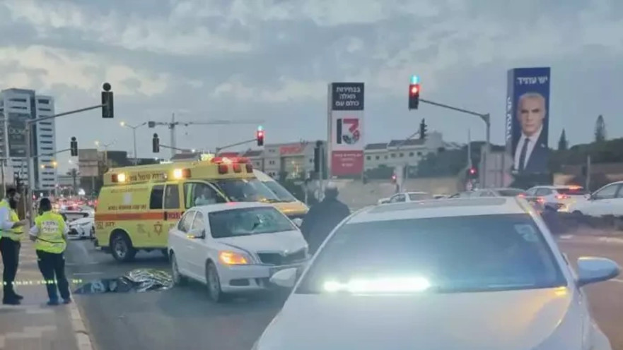 זירת התאונה בגשר מחלף אלוף שדה. נהג הרכב לא נזקק לטיפול