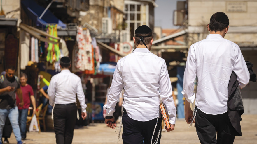 גברים חרדים (למצולמים אין קשר לכתבה)