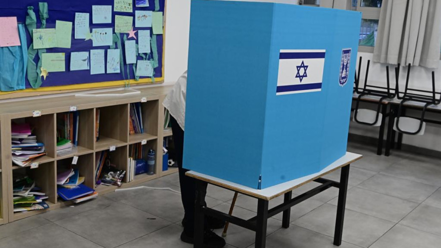 אזרח מצביע בקלפי, בחירות