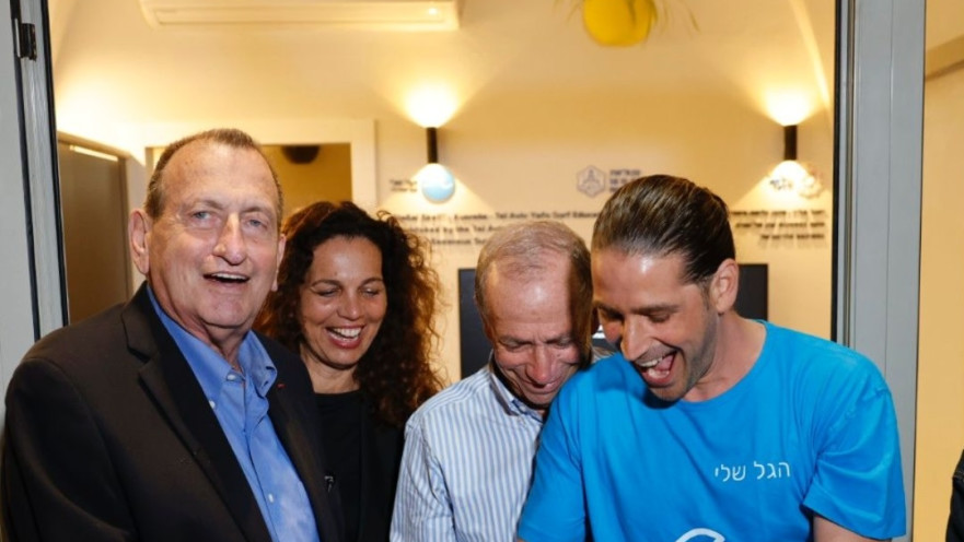 מימין: ירון וקסמן, ג'ון רוט, ד''ר הלה אורן, רון חולדאי