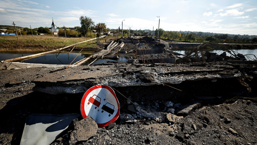 גשר הרוס באוקראינה