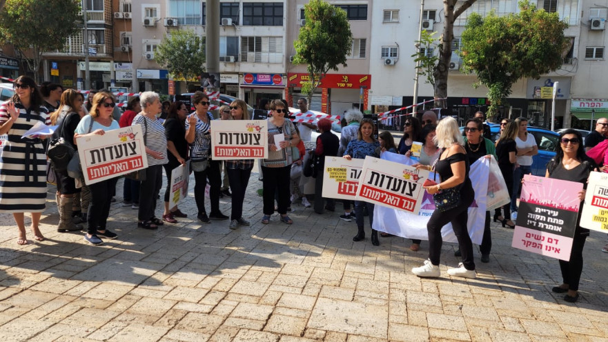 משתתפות העצרת למניעת אלימות. במהלך החודש יתקיימו בעיר מגוון פעילויות בנושא 