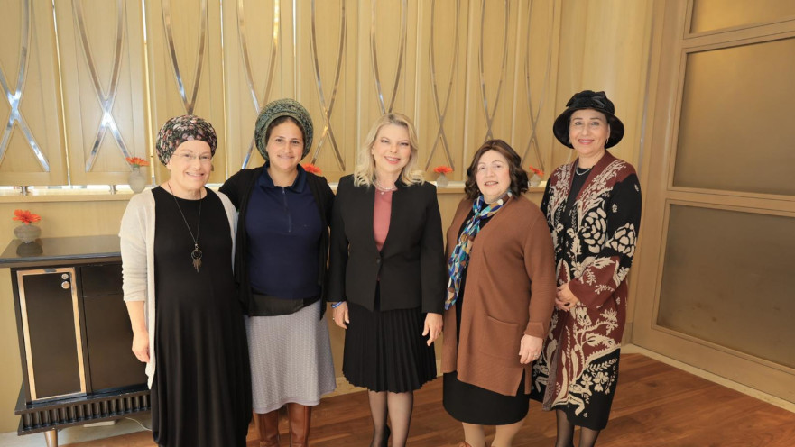 נשות ראשי הקואליציה. שרה נתניהו, יפה דרעי, רבקה גולדקנופף, אילה בן גביר, גלית מעוז