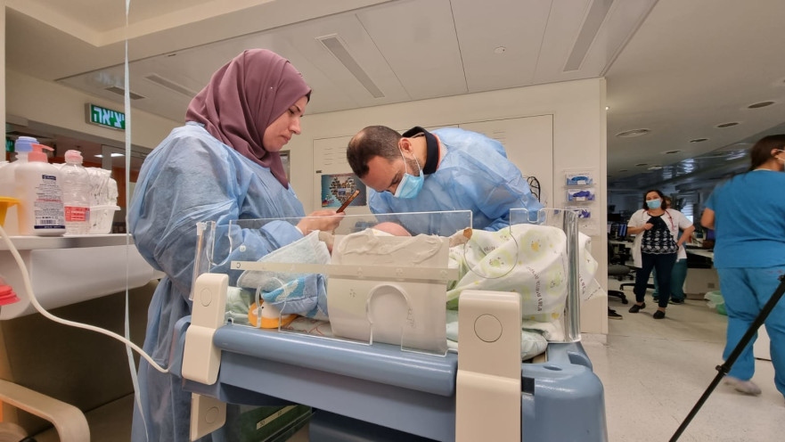 יוסף עיאש, אח במחלקת פנימית ח' שבהכשרתו מתפקד גם כמוהל על פי תקנות האסלאם