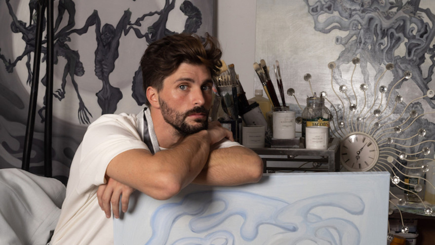 האמן אביב גרינברג. לא מפחד מחיבורים מסחריים