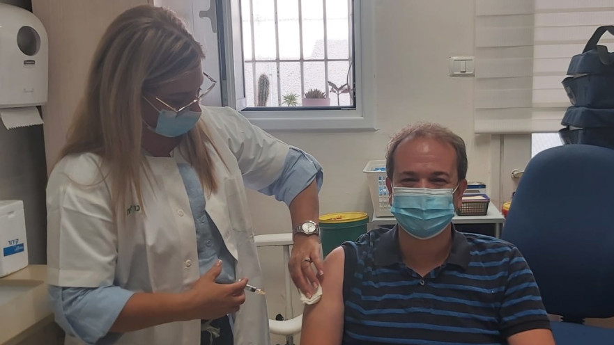 כהן מחסנת מטופל. "עכשיו, כשיש רגיעה, אנשים נכנסו לשאננות"