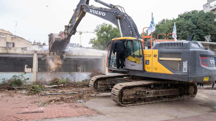 עבודות הפינוי במתחם שלום אש. "לבה הפועם של פתח תקווה"