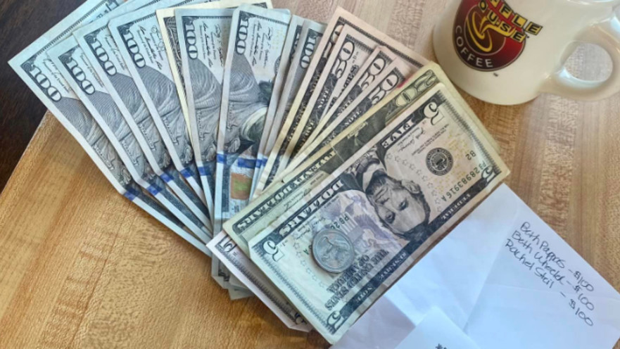 טיפ בסך 1,125 דולר על חשבון בסך של פחות ממאה דולר