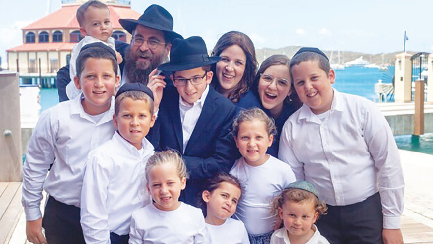 אשר והניה פלדמן עם ילדיהם 