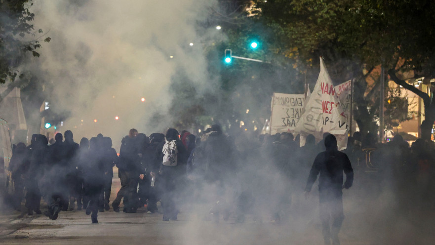 מחאות פרצו בעיר סלוניקי לאחר שנער בן 16 נפצע מירי המשטרה