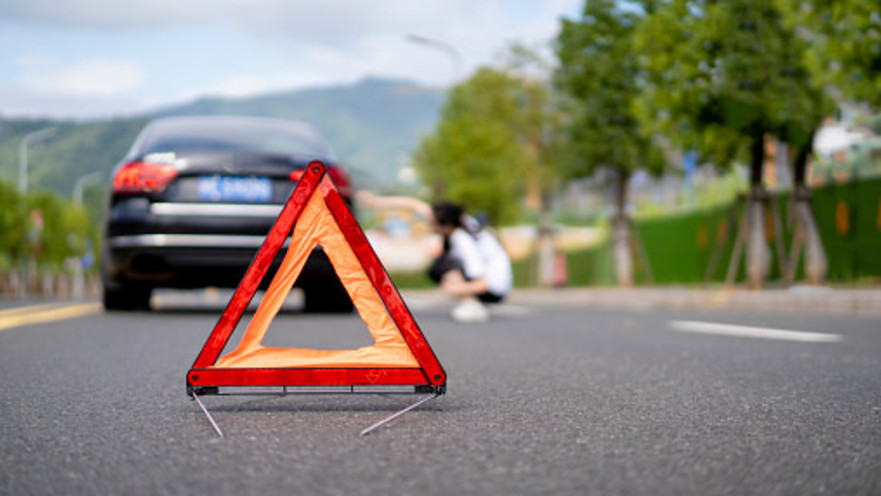 הולכת רגל נפגעה מוו גרירה של רכב חונה - תפוצה ב-80 אלף שקל