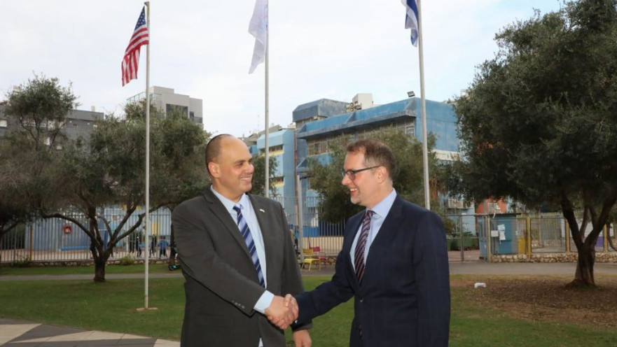 נשיא רובע מנהטן מארק לוין וראש עיריית בת ים צביקה ברוט