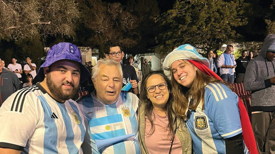 חנן בראודה (שני משמאל)