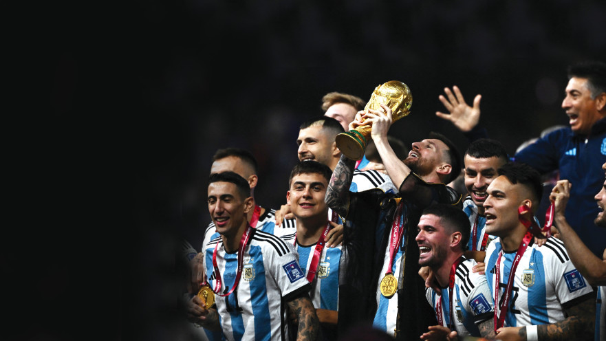 ארגנטינה מניפה את גביע העולם 