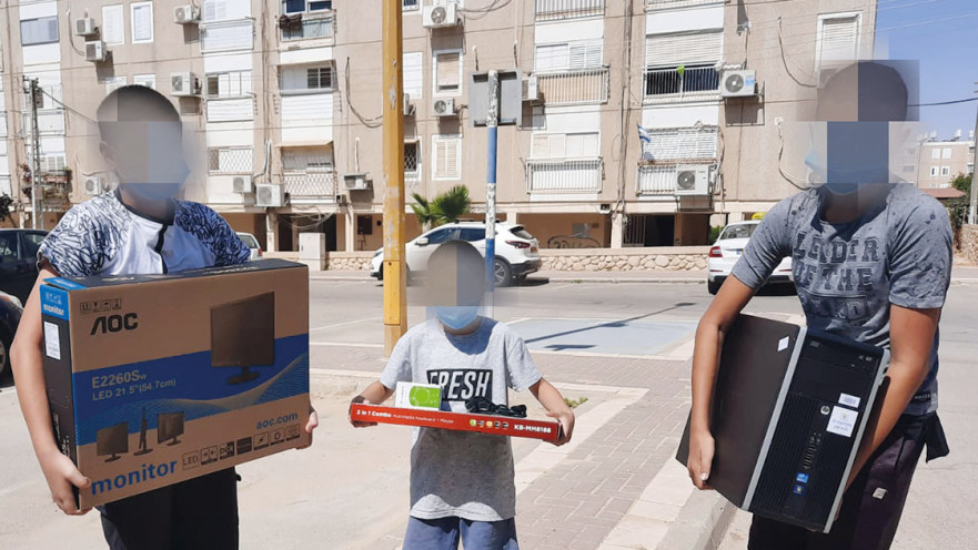 חלוקת מחשבים