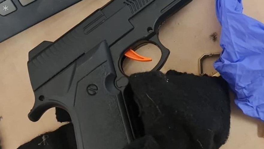 האקדח בו השתמשו החשודים