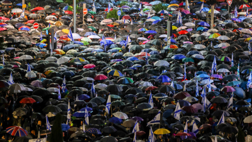 עשרות אלפים בהפגנה נגד הממשלה בתל אביב