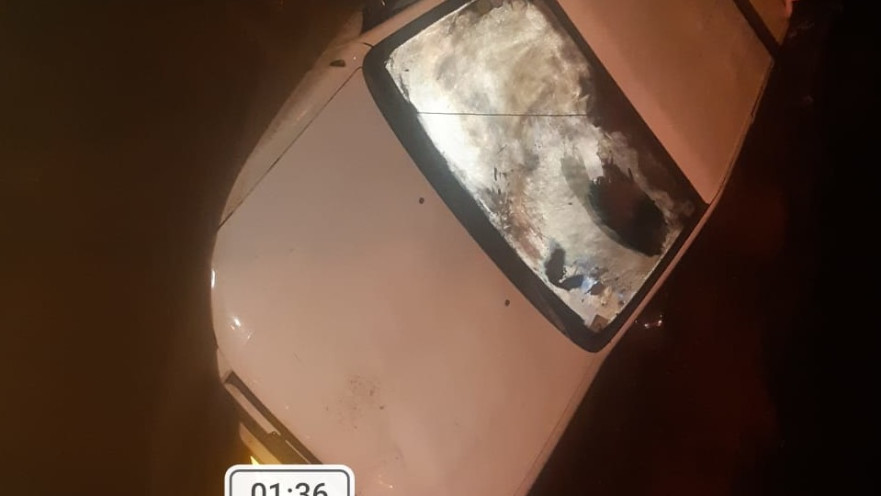 הרכב ששקע סמוך לירקונים. המים חדרו פנימה