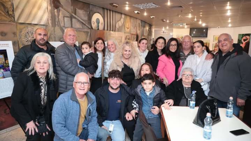 ראש עיריית אור יהודה ליאת שוחט בהענקת אות הערכה למשפחות