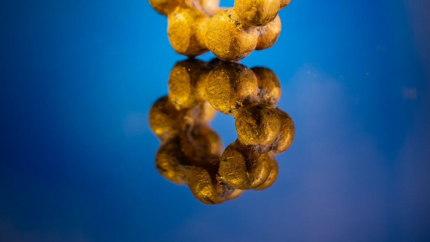  חרוז הזהב שהתגלה בחפירות רשות העתיקות בעיר דוד