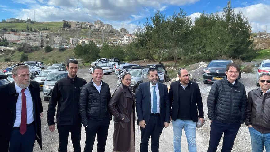 חברי כנסת מכלל מפלגות הקואליציה קיימו סיור במקום שבו עתידה להיבנות השכונה היהודית עטרות
