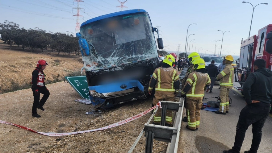 האוטובוס שהתדרדר לכביש בשל איבוד ההכרה של הנהג