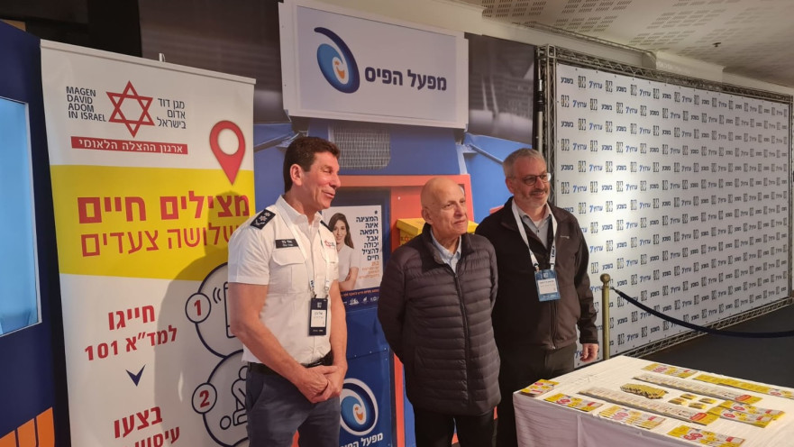 בני דרייפוס, אביגדור יצחקי ואלי בין בכנס מד"א