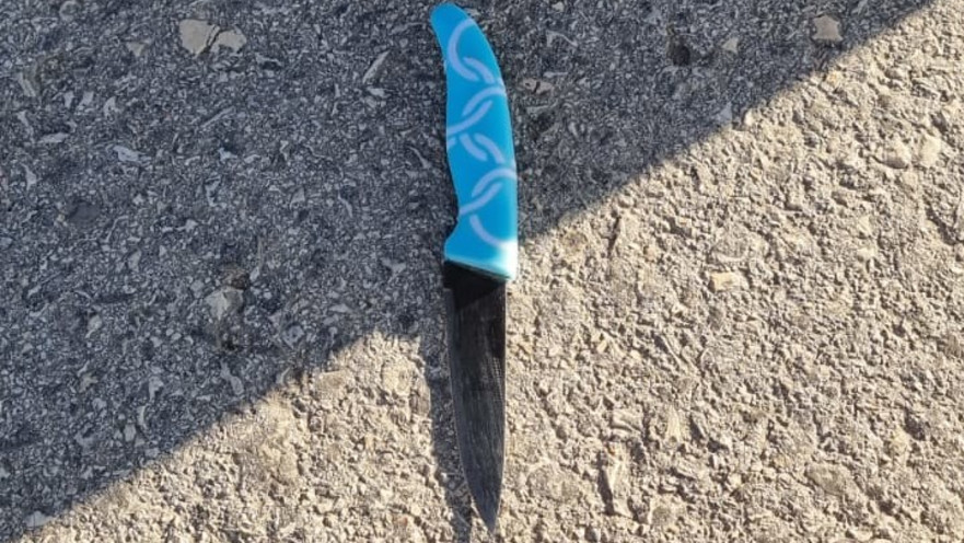 הסכין מניסיון פיגוע הדקירה במעלה אדומים
