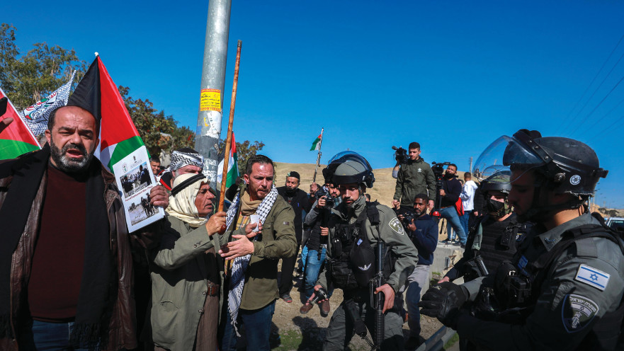 עימות בין שוטרים לפלסטינים ופעילי שמאל בחאן אל אחמר אשתקד