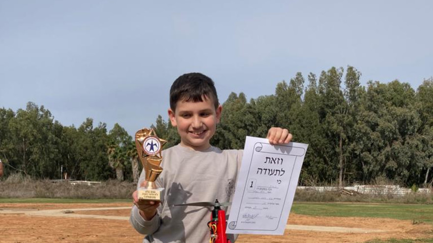 בידס. "תמיד התעניינתי בפצצות אטום"