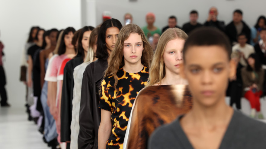 תצוגת האופנה של Loewe בשבוע האופנה בפריז 2023