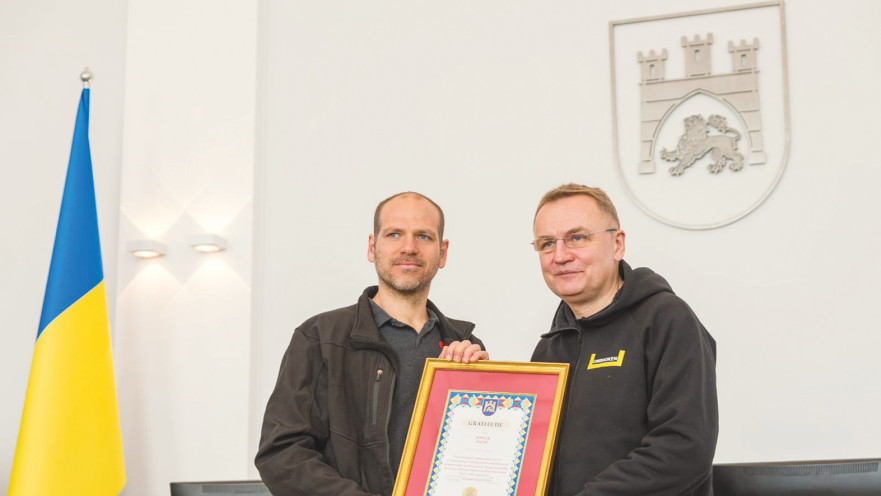 ראש עיריית לביב מעניק תעודת הוקרה