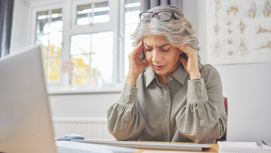 אישה עובדת (אילוסטרציה)